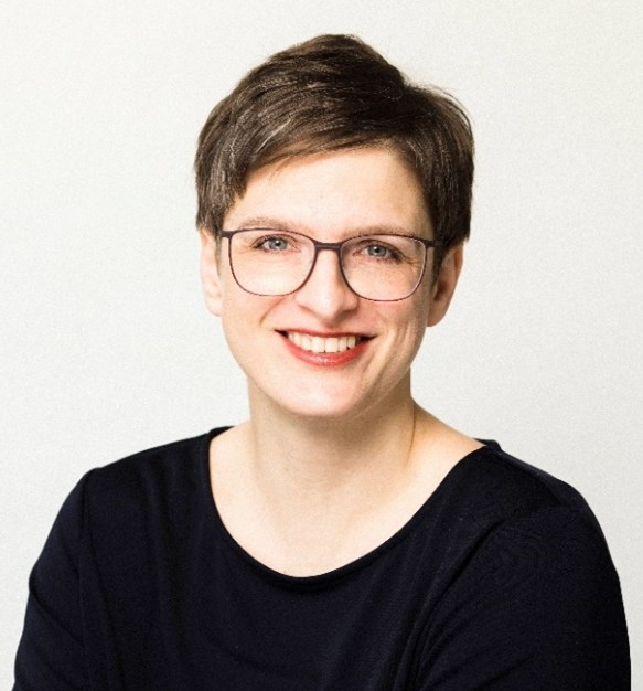 Portrait of Simone Kahn